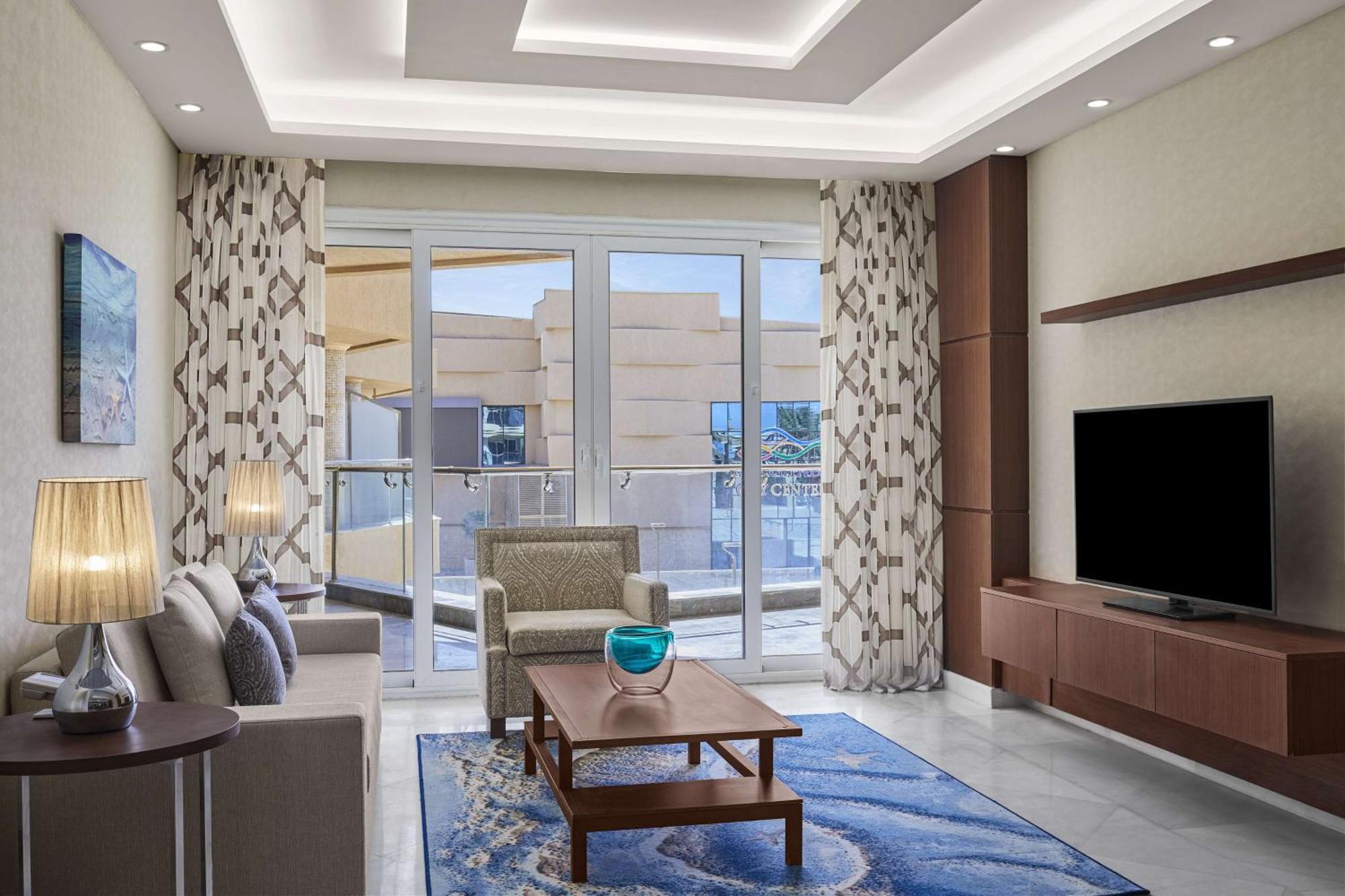 Complex Hilton Plaza
